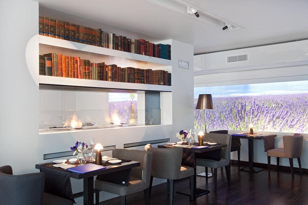마그나 파스 이 호텔 어 퍼퓸 밀라노 외부 사진 Interior of the restaurant