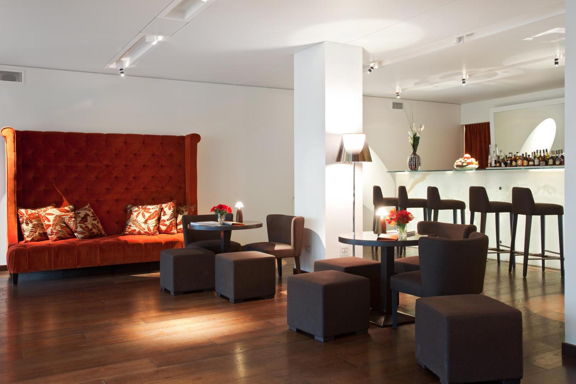 마그나 파스 이 호텔 어 퍼퓸 밀라노 외부 사진 The bar at the Hotel de la Paix