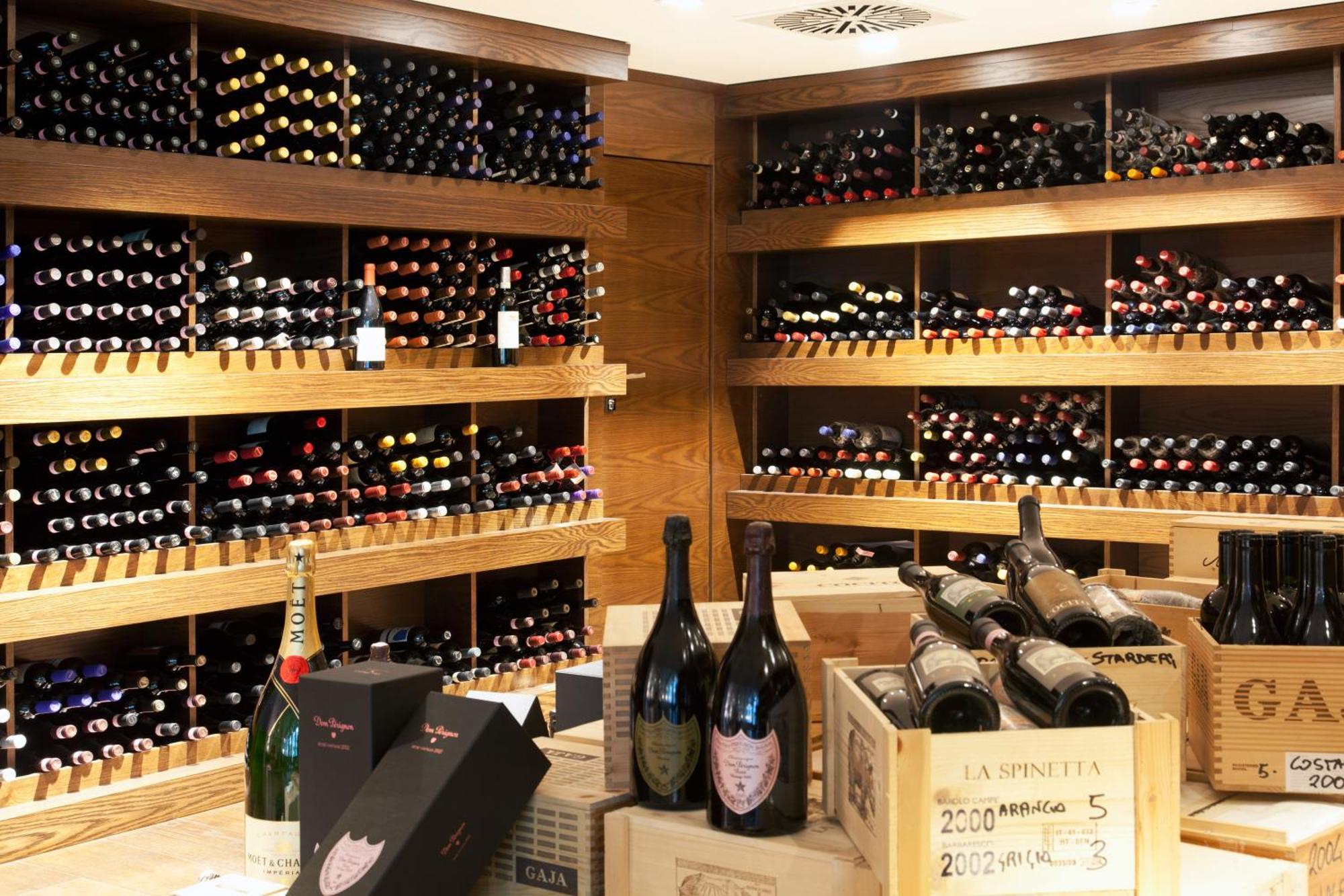 마그나 파스 이 호텔 어 퍼퓸 밀라노 외부 사진 Wine cellar