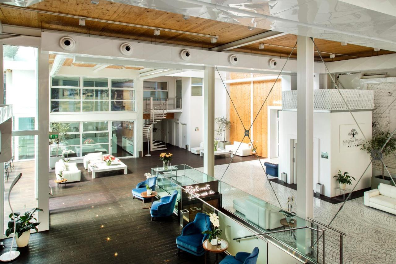 마그나 파스 이 호텔 어 퍼퓸 밀라노 외부 사진 Interior of the Business and Management Building