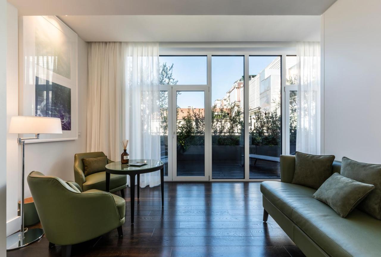 마그나 파스 이 호텔 어 퍼퓸 밀라노 외부 사진 A suite at the Mandarin Oriental Munich